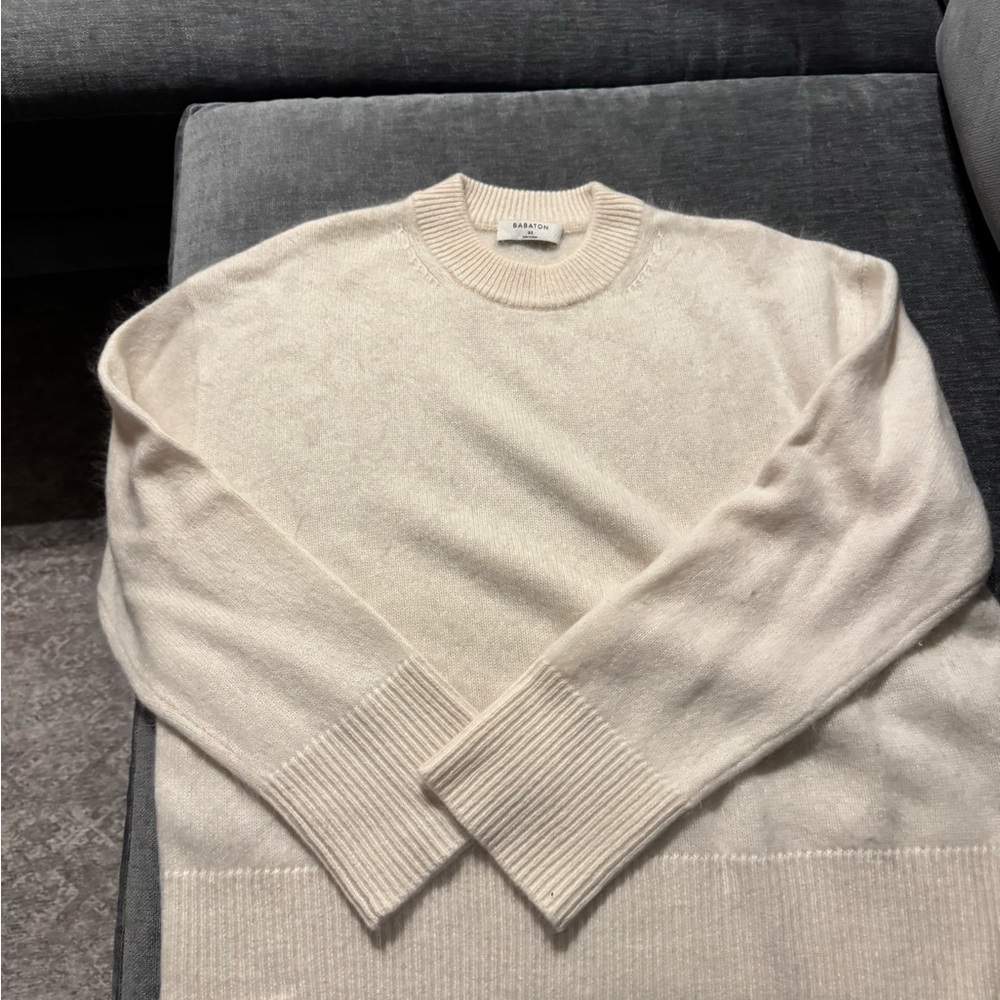 Cream Aritzia Sweater - Picture 2 of 7